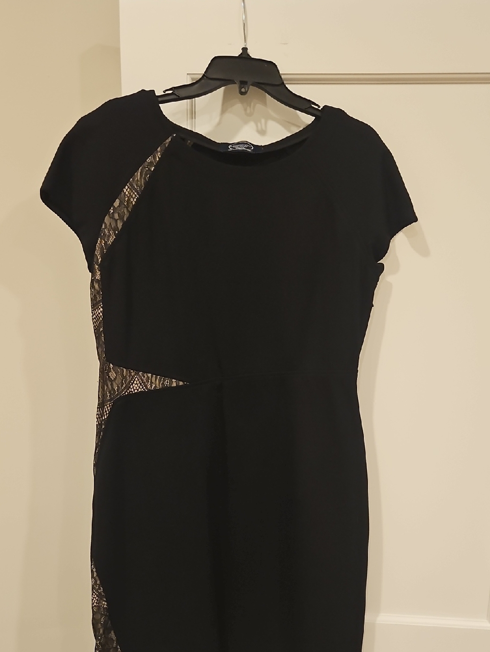 Magaschoni Black Dress with Lace Insets Size: Large VGUC
